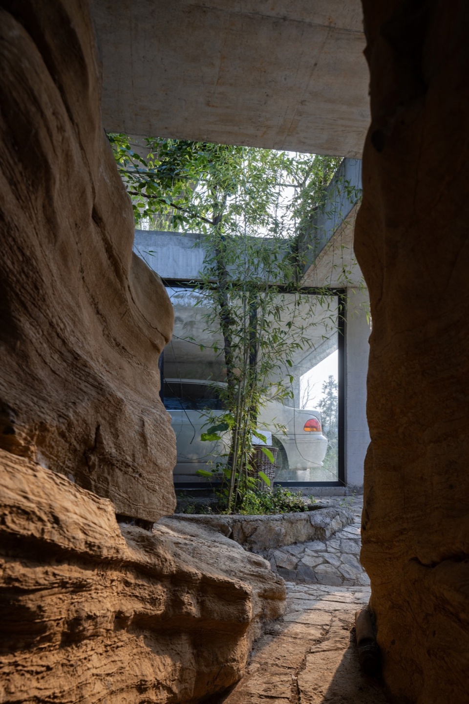看向车库©直译 house shiyangshan no 1