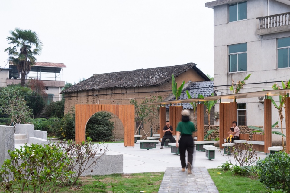 小径、中心广场和茶树对景© 衍述设计Pathway Plaza and Framed view