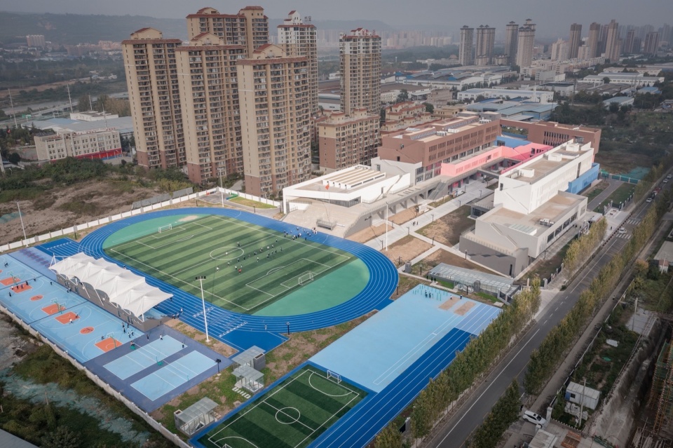 Baoji Weibin No 1 School by c d Design Center