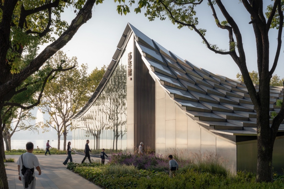 The Jinji Lake Pavilion by BIG Arts Group