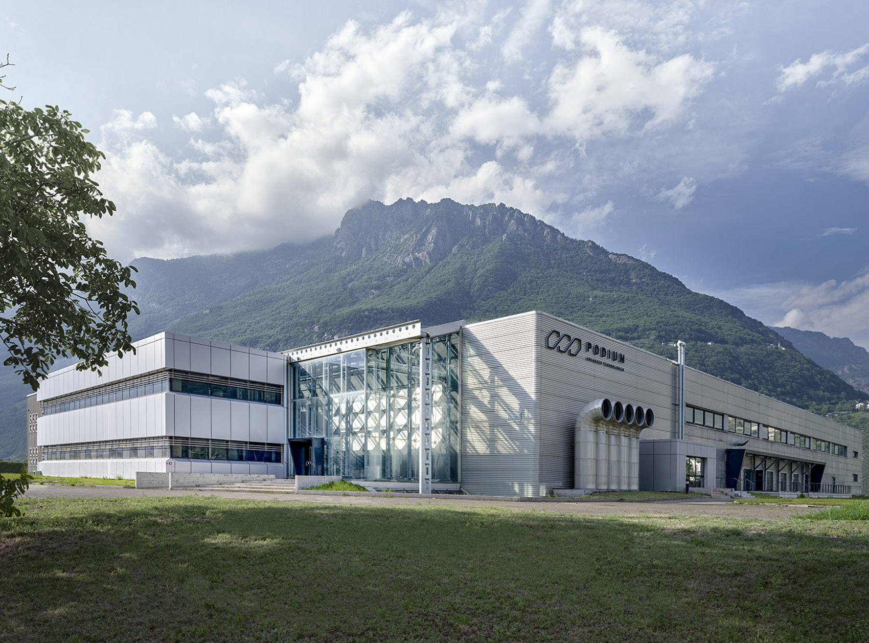 New Podium Advanced Technologies Headquarters by ACC Naturale ...
