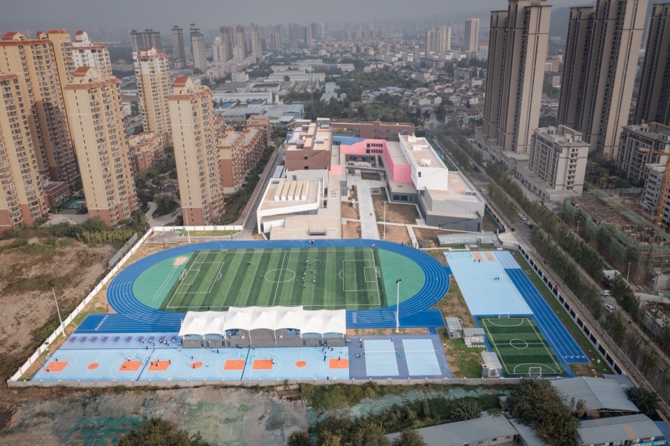 Baoji Weibin No 1 School by c d Design Center