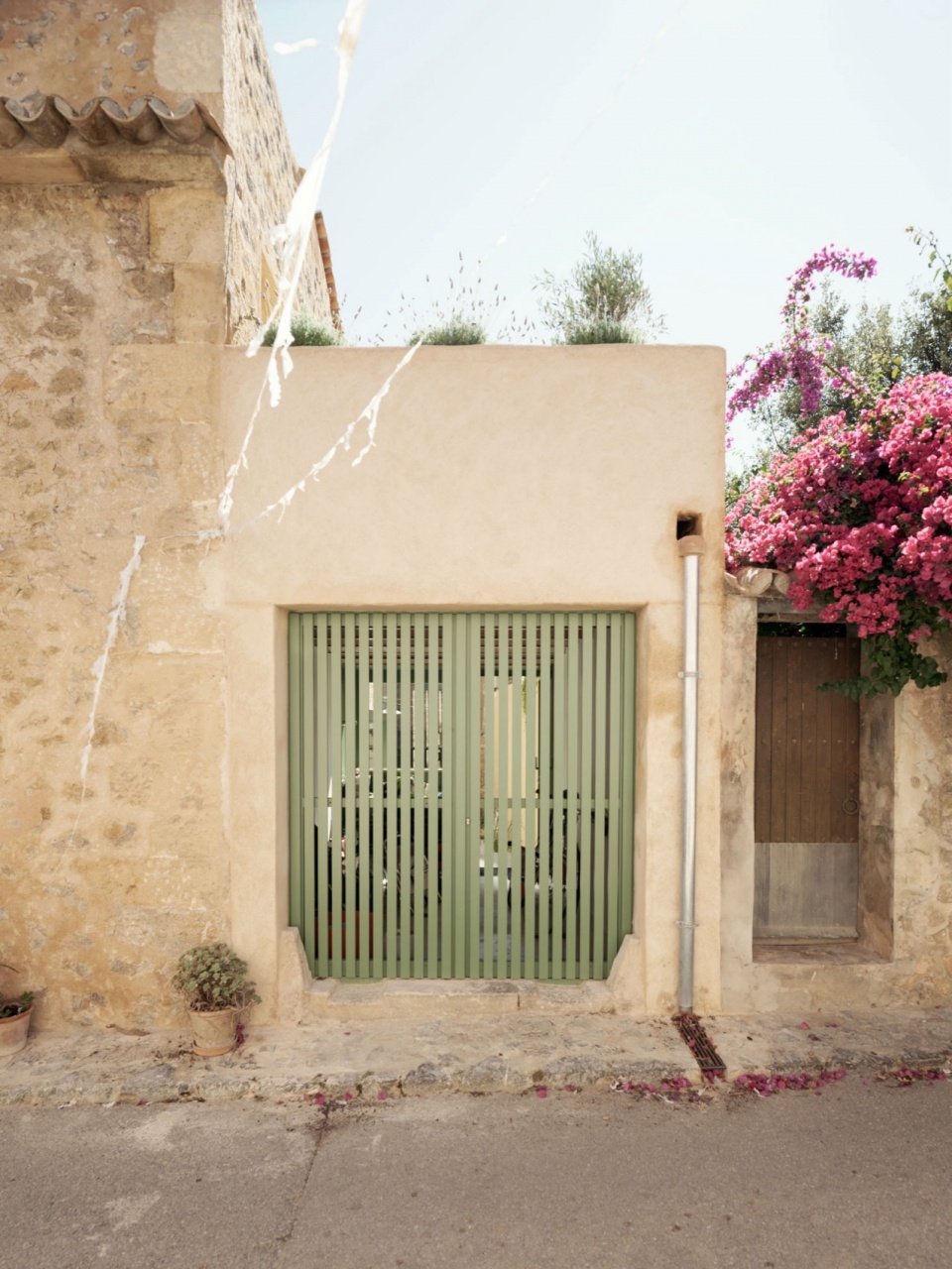 One Courtyard Two Houses Isla Architects