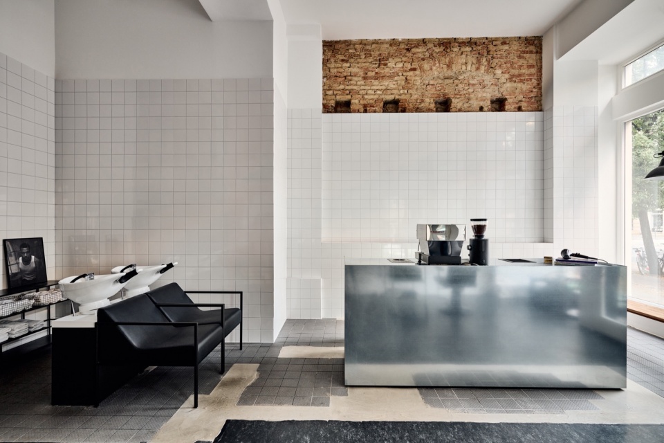 STLEO hairdressing salon by BATEK ARCHIEKTEN