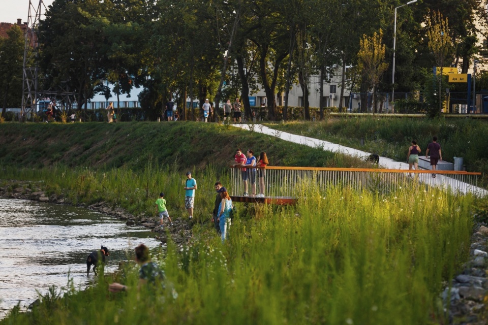 A New Green Infrastructure On The Somes River by Practica Arqutiectura