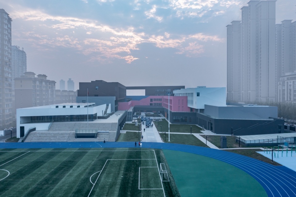 Baoji Weibin No 1 School by c d Design Center