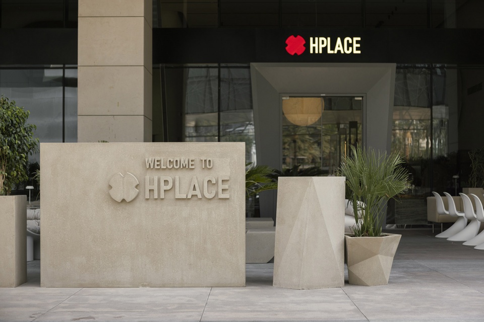 hplace cafeteria by atelier prototipi