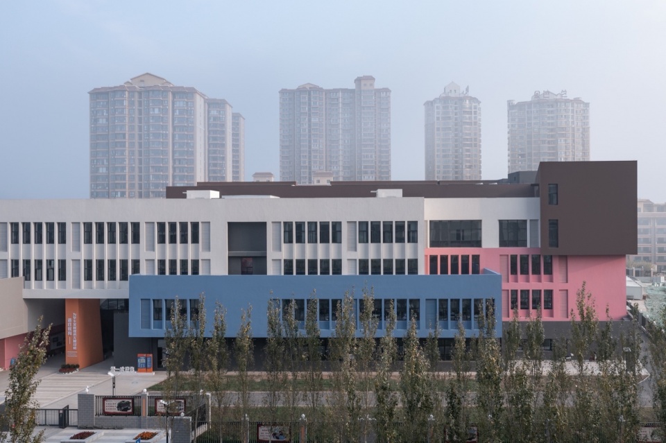 Baoji Weibin No 1 School by c d Design Center