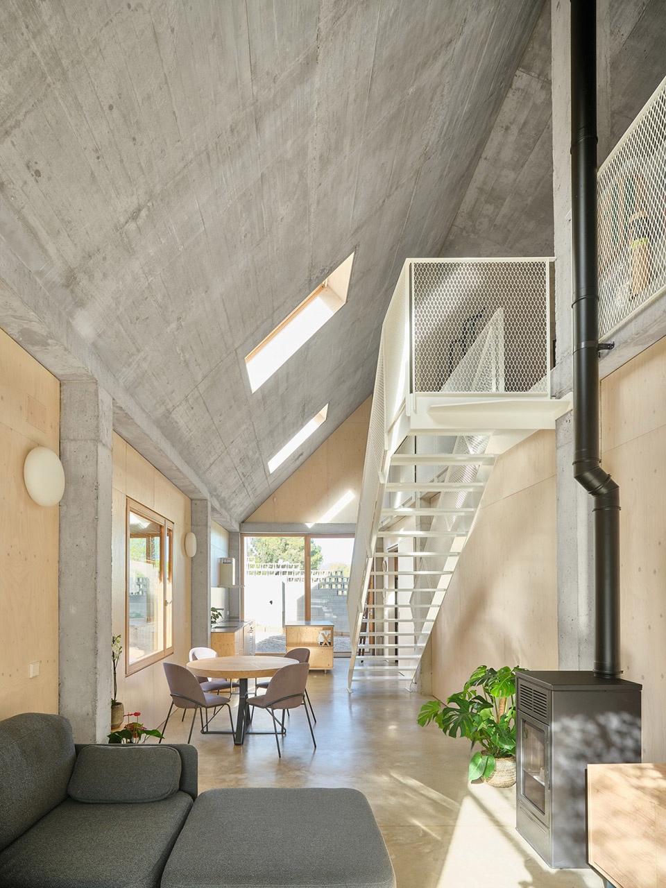 Casa CG by Alventosa Morell Arquitectes