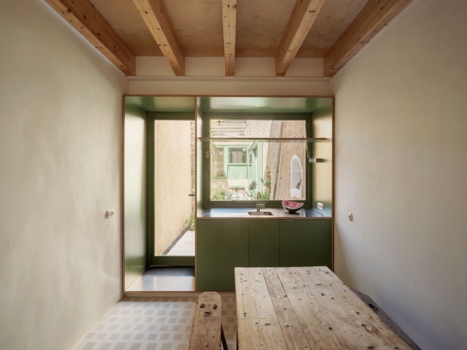One Courtyard Two Houses Isla Architects