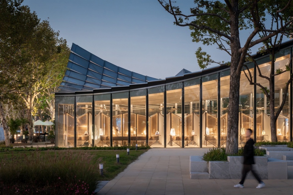 The Jinji Lake Pavilion by BIG Arts Group
