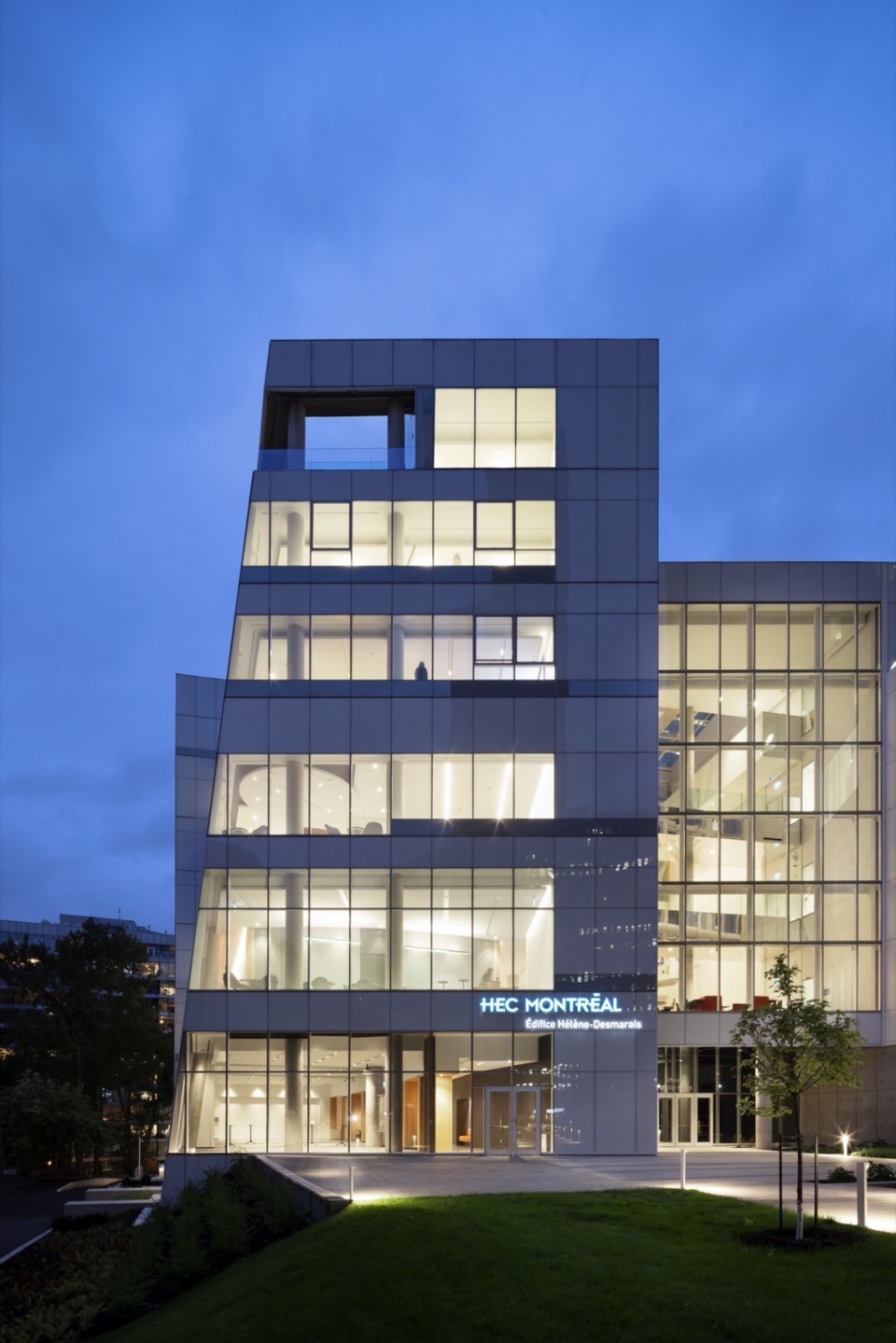 Hec Montreals Helene Desmarais Building by Provencher Roy