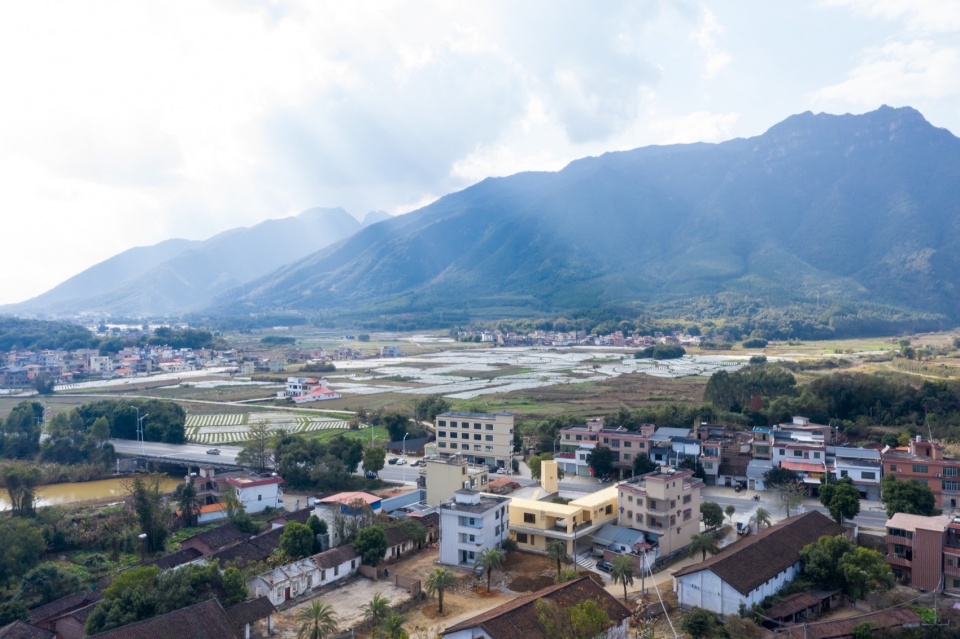 Yangbei Village CCP Elderly Day Care Center by Studio 10