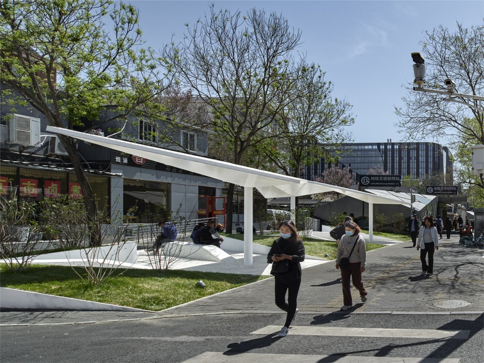 Beijing Lingjing Hutong Subway Exit Pocket Park by BAZUO Architecture Studio 拷贝