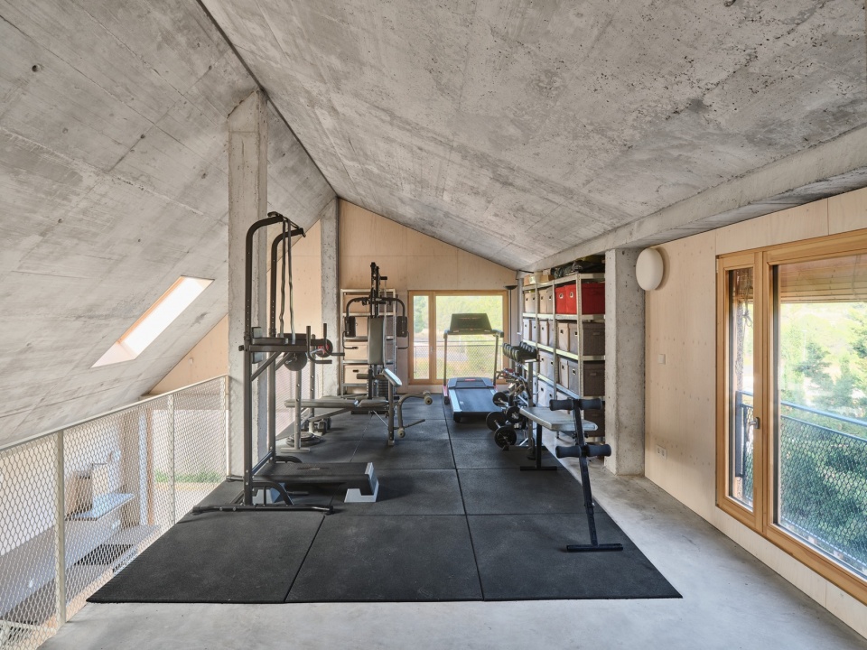 Casa CG by Alventosa Morell Arquitectes
