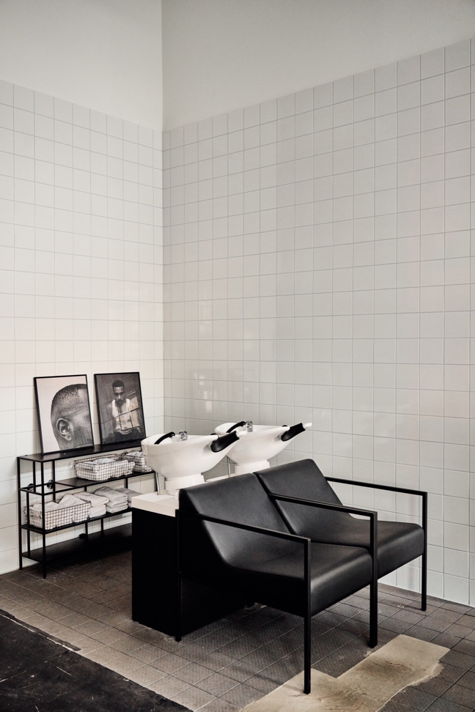 STLEO hairdressing salon by BATEK ARCHIEKTEN