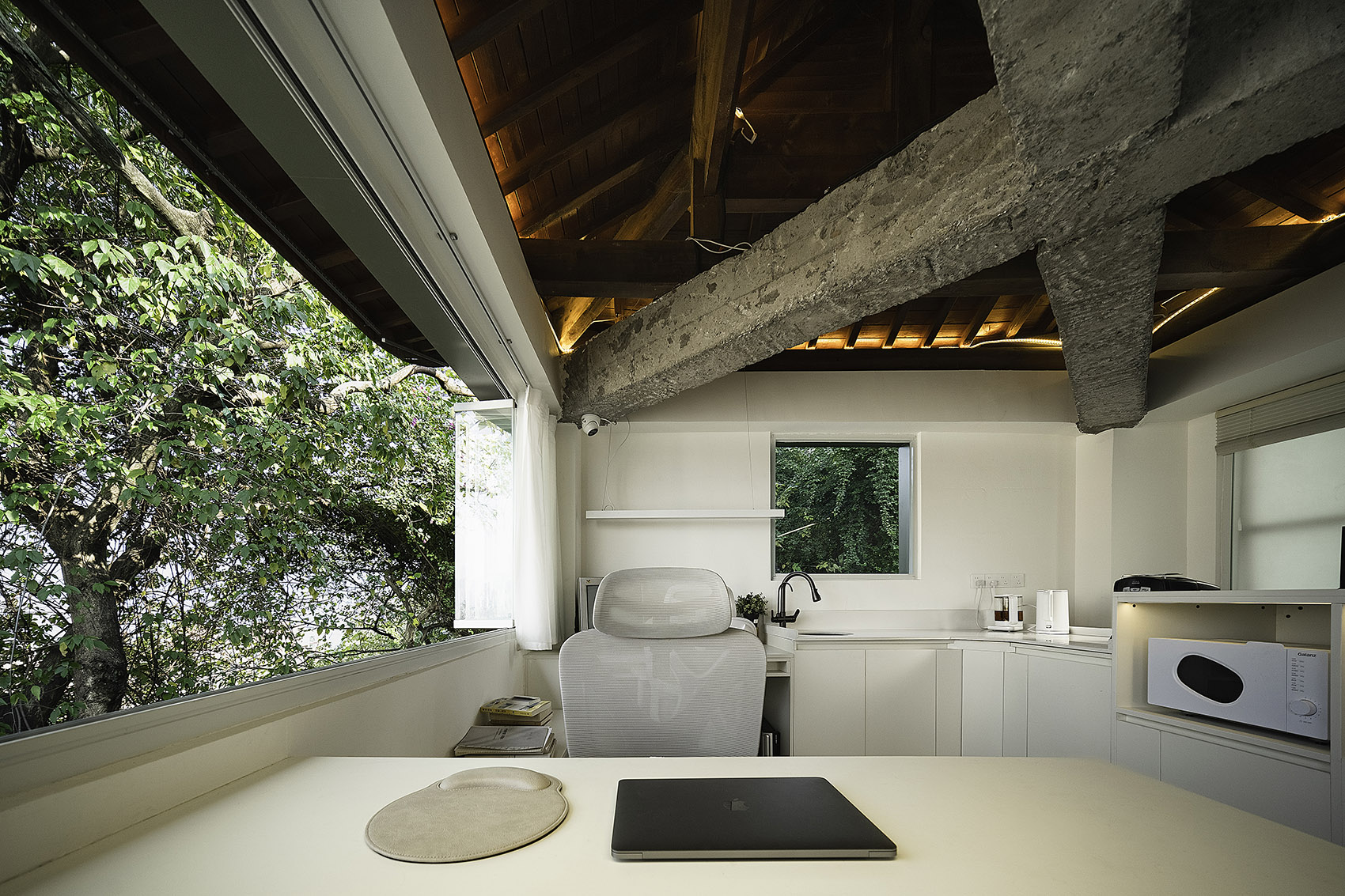 studio on the cliff by akintects