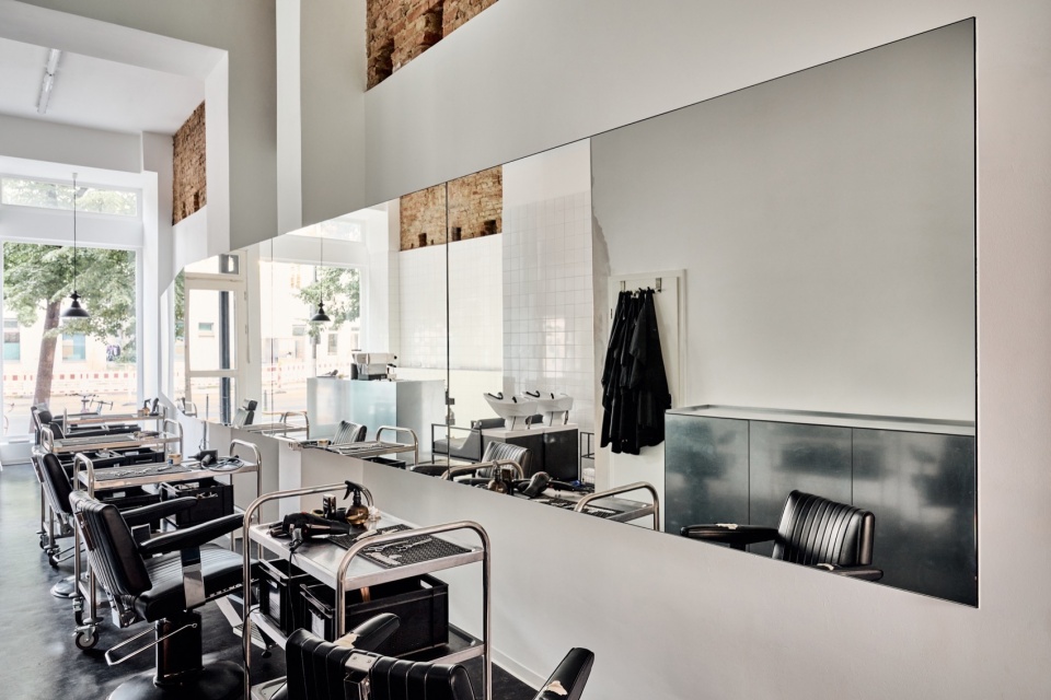 STLEO hairdressing salon by BATEK ARCHIEKTEN