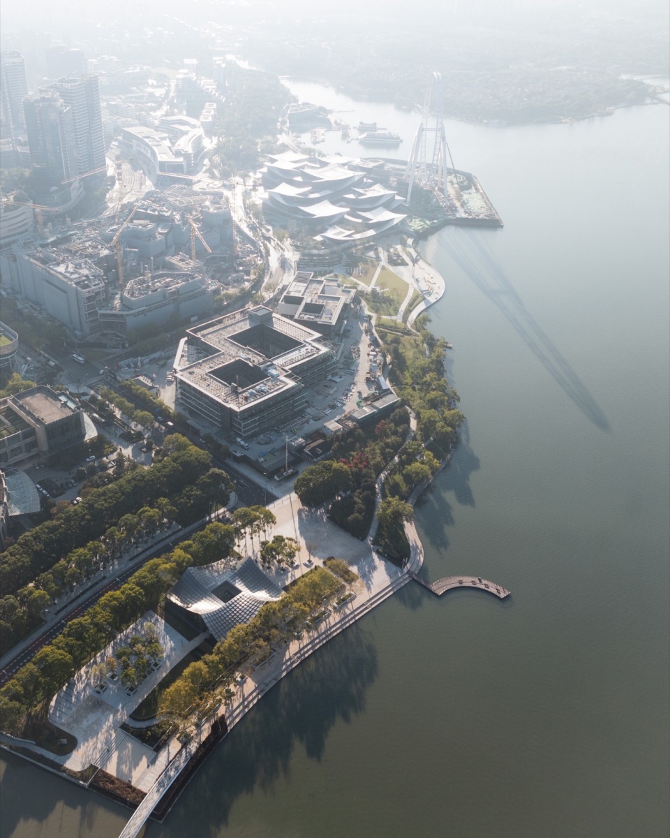The Jinji Lake Pavilion by BIG Arts Group
