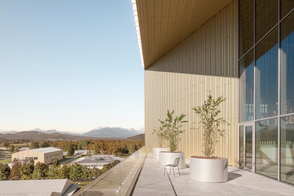 DCB Montana by BAX studio