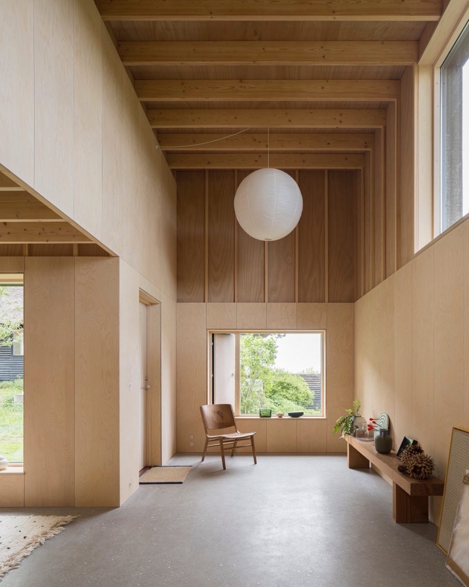 House with a hidden atrium by FAF