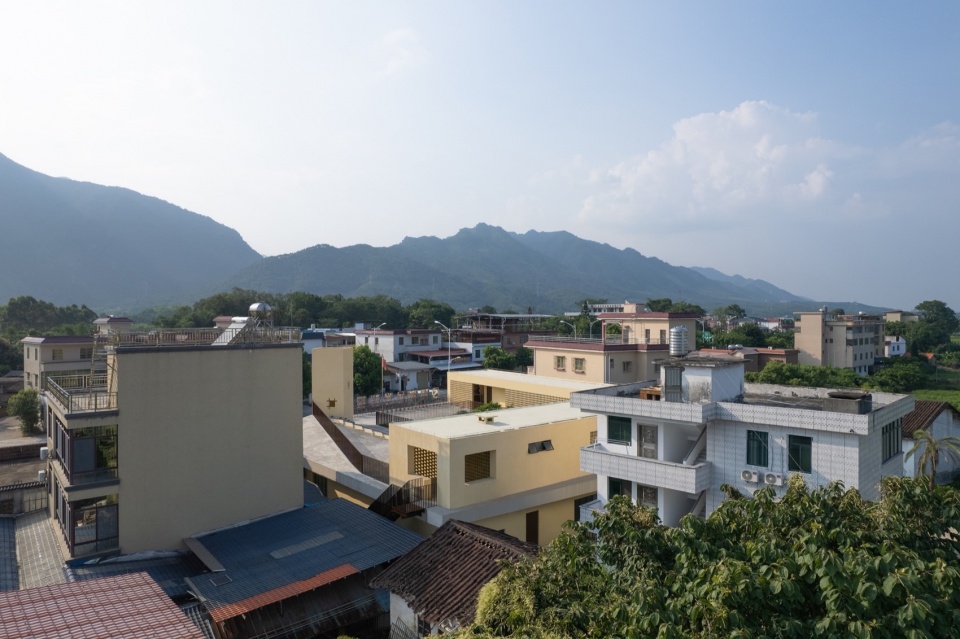 Yangbei Village CCP Elderly Day Care Center by Studio 10