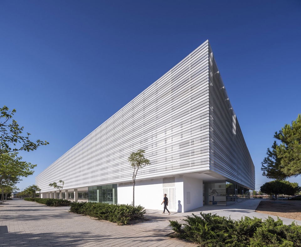 municipal sports pavilion in san vicente del raspeig by manuel costoya estudio de arquitectura naos 04 arquitectos