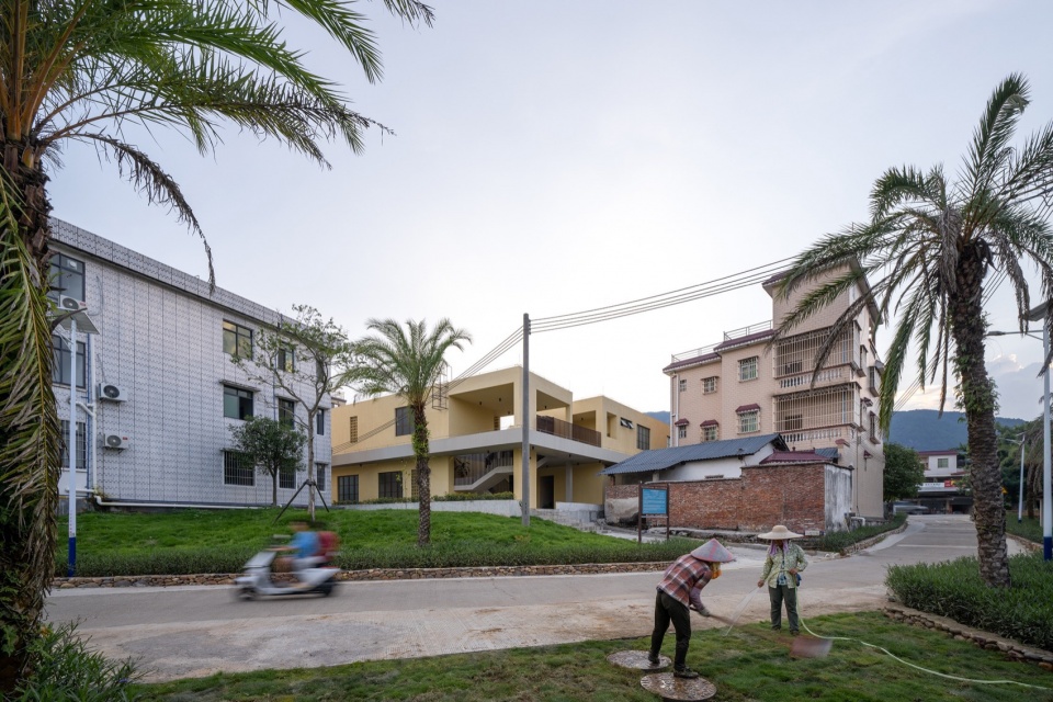 Yangbei Village CCP Elderly Day Care Center by Studio 10