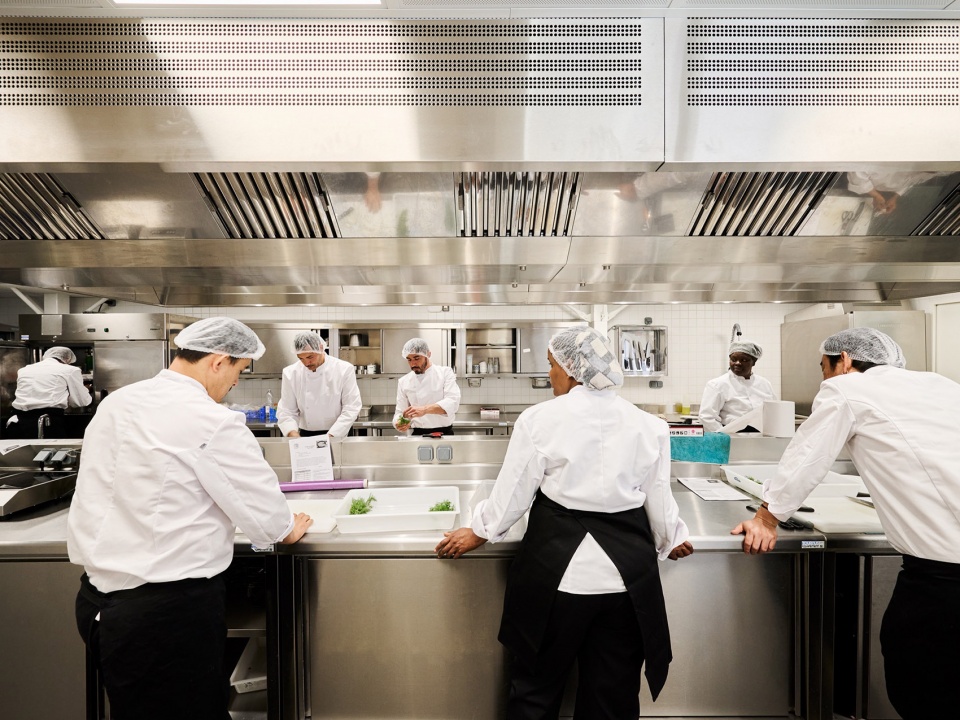 cooking school for migrants by freaks
