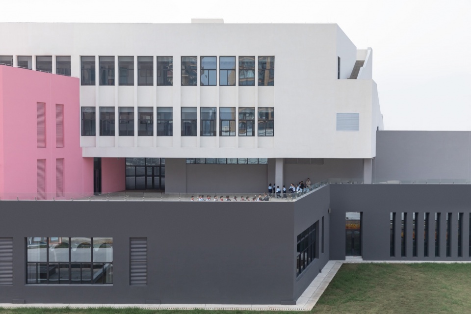 Baoji Weibin No 1 School by c d Design Center