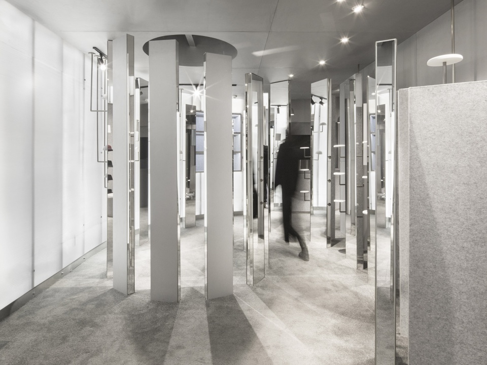 FUO Wuhan a room for the narcissist By LUKSTUDIO