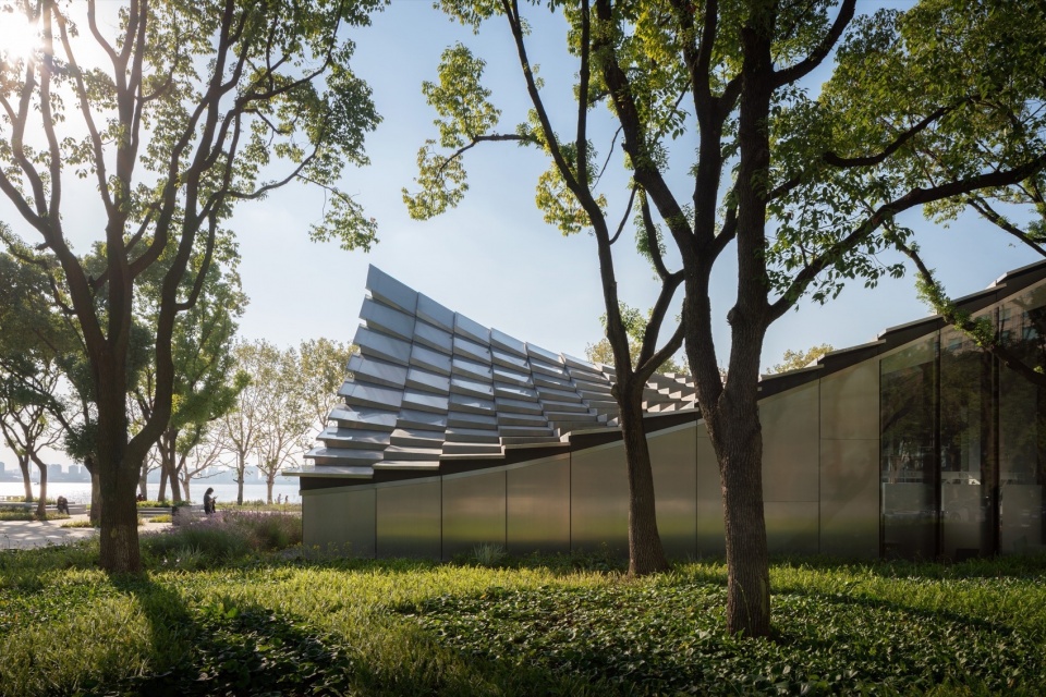 The Jinji Lake Pavilion by BIG Arts Group