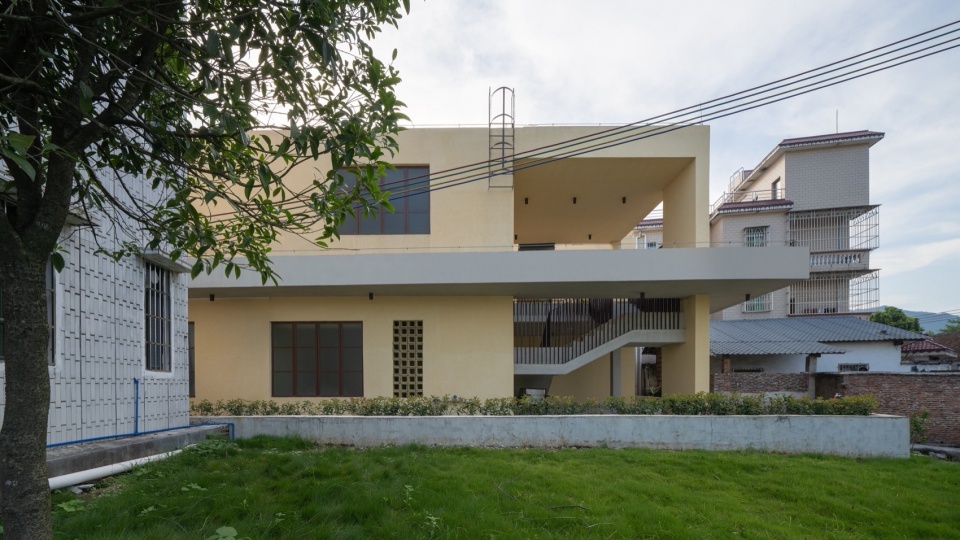 Yangbei Village CCP Elderly Day Care Center by Studio 10