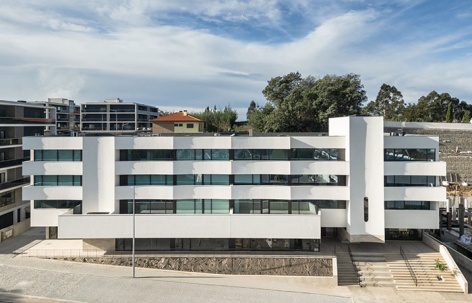 AURORA 10住宅楼，葡萄牙 / Tiago do Vale Architects