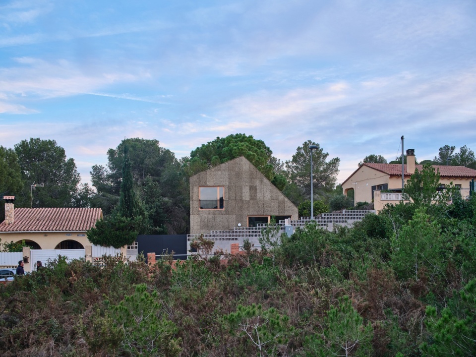 Casa CG by Alventosa Morell Arquitectes