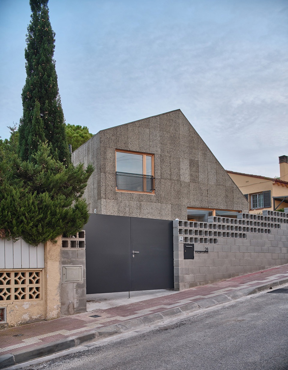 Casa CG by Alventosa Morell Arquitectes