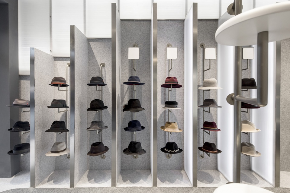 FUO Wuhan a room for the narcissist By LUKSTUDIO