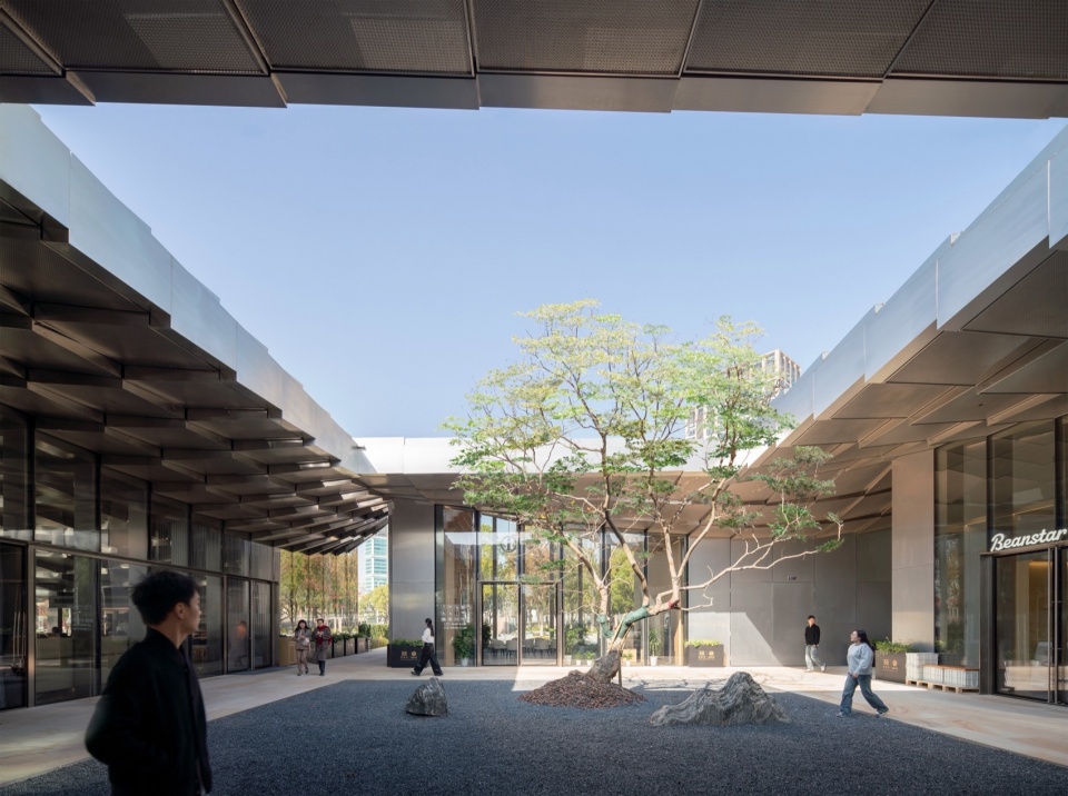 The Jinji Lake Pavilion by BIG Arts Group