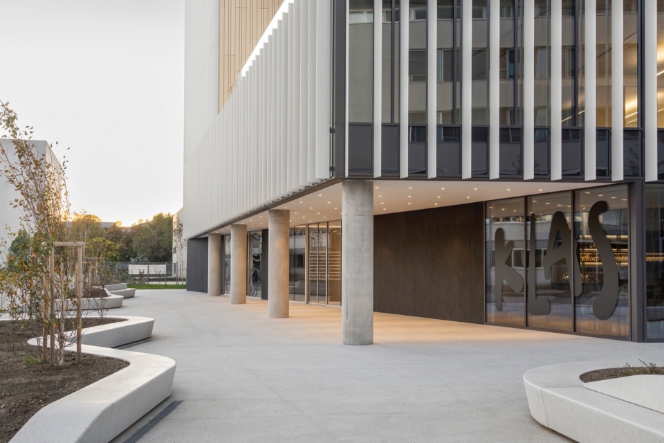 DCB Montana by BAX studio