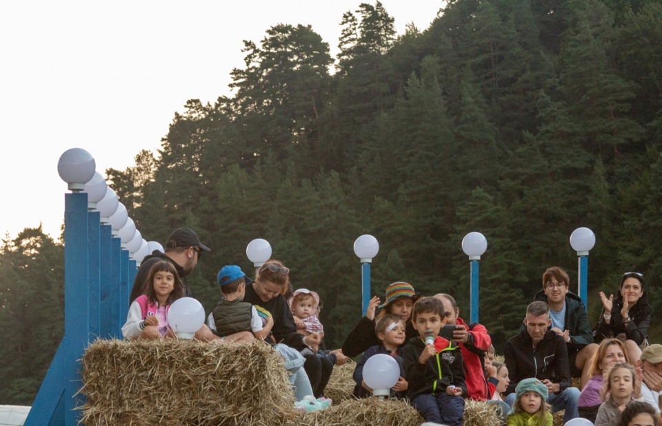 Temporary Installation at a Mountain Festival by atelier VRAC