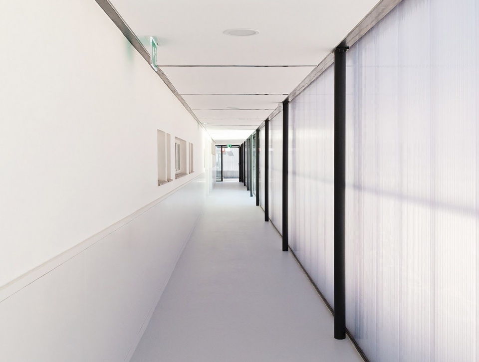 correios school by crea architects