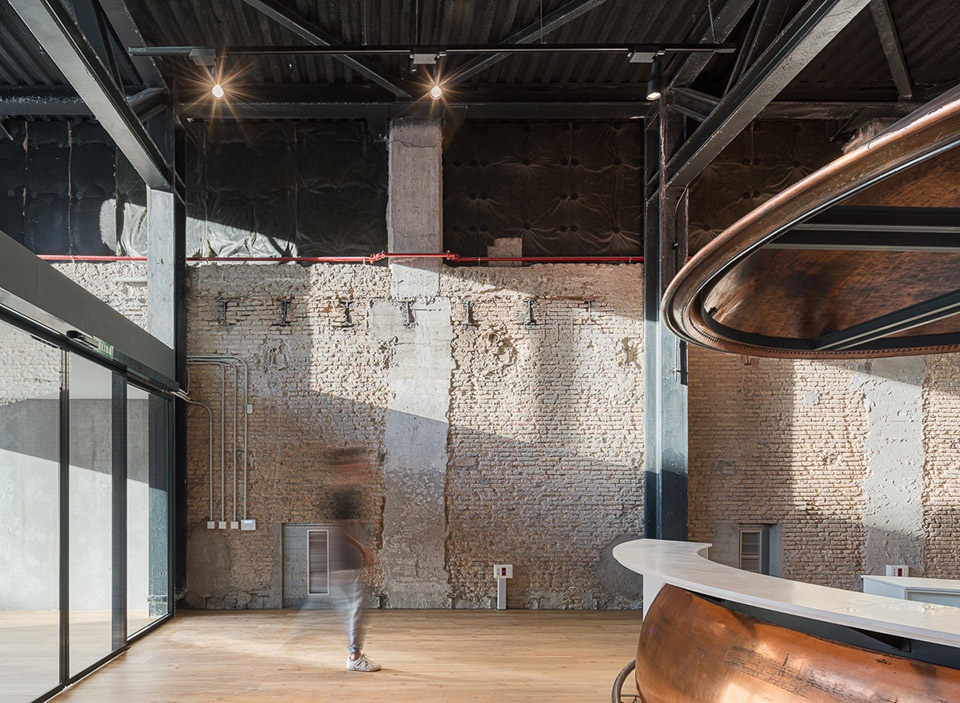 cruzcampo factory tower by ayesa