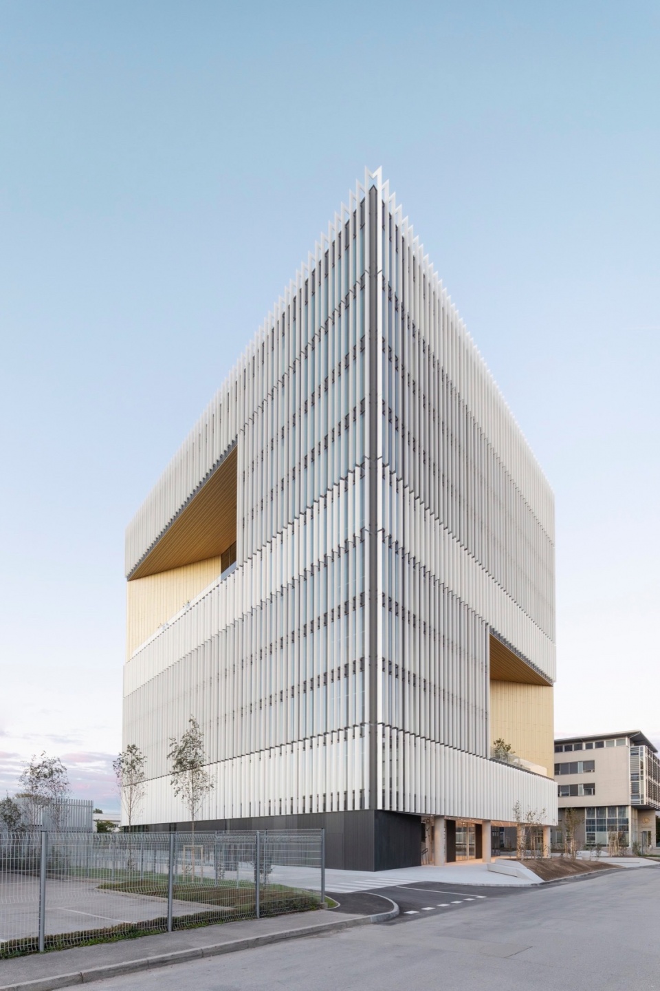 DCB Montana by BAX studio