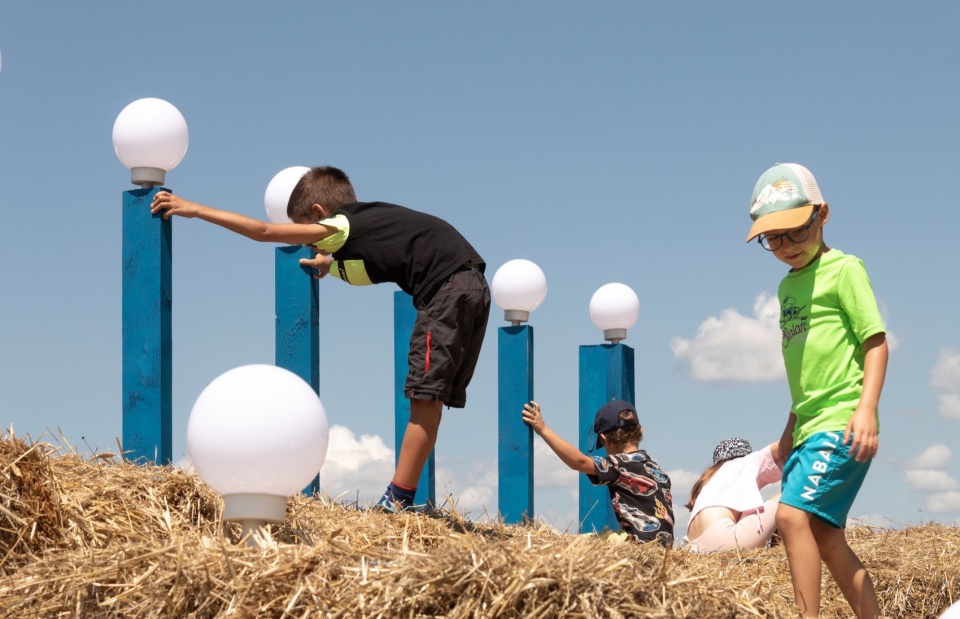 Temporary Installation at a Mountain Festival by atelier VRAC