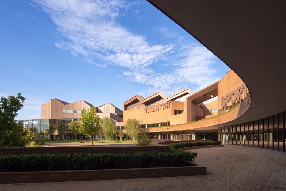 Tianjin Guanghua Foreign Language School by Tianjin Huahui