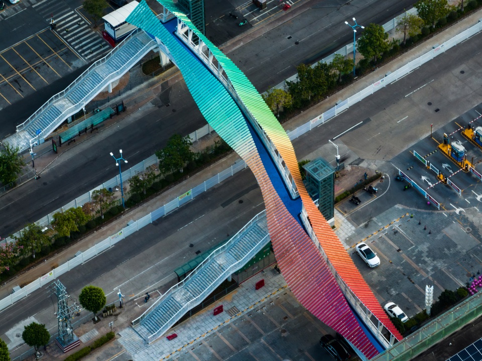 jianshe avenue pedestrian bridge by atelier cns