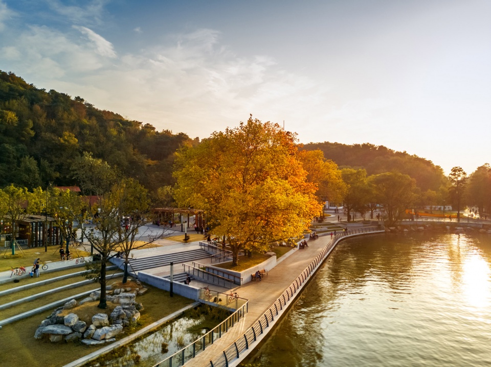 Moshan Park in Wuhan East Lake Greenway China by ATLAS