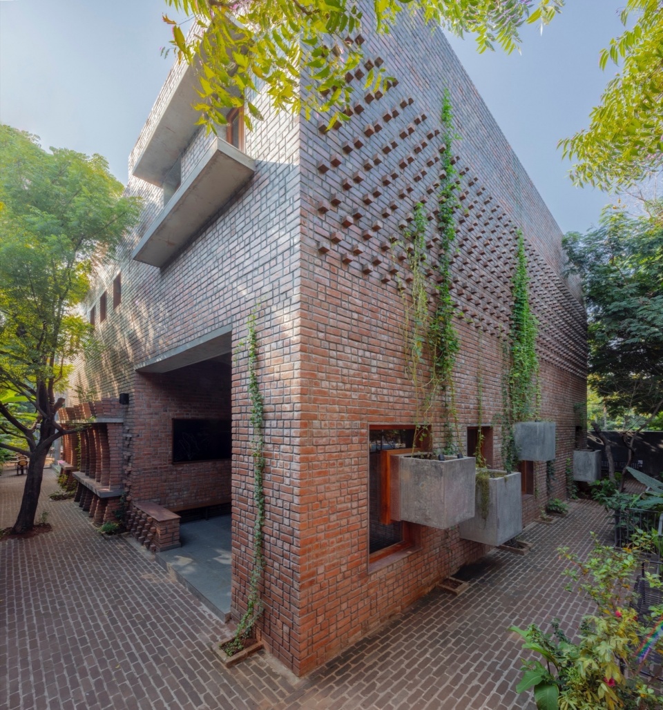 Telugu Medium by Sona Reddy Studio