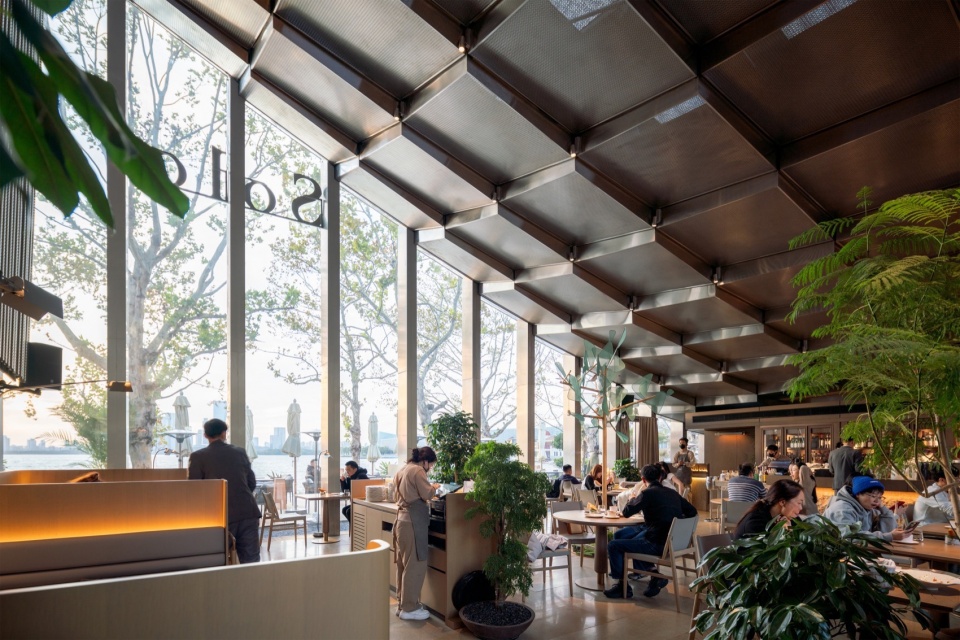 The Jinji Lake Pavilion by BIG Arts Group