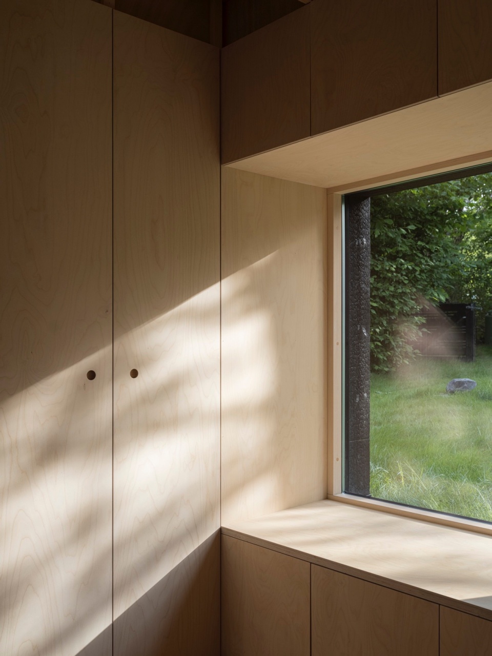 House with a hidden atrium by FAF